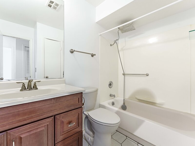212 Wellington Avenue Elk Grove Village IL 60007
