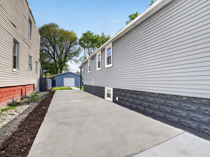 123 W 104th Place Chicago IL 60628