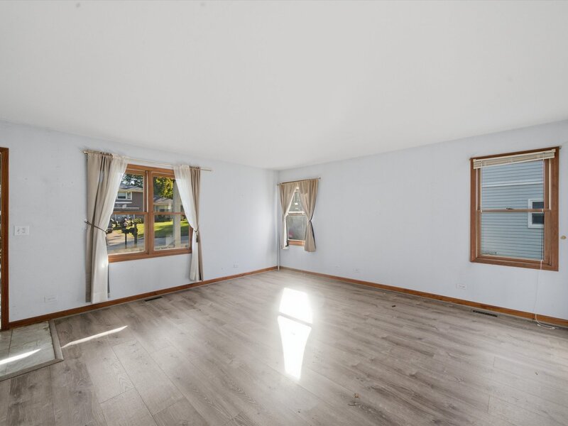 626 Pleasure Drive Mundelein IL 60060