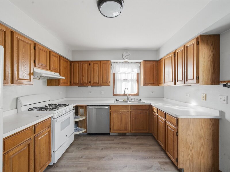 626 Pleasure Drive Mundelein IL 60060