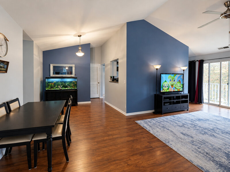 7 Hoover Court Streamwood IL 60107