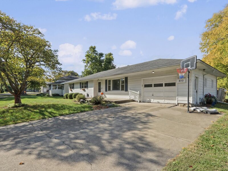 810 Longview Road Monticello IL 61856