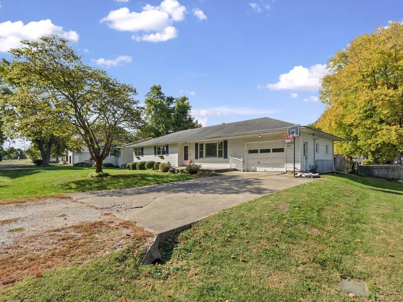 810 Longview Road Monticello IL 61856