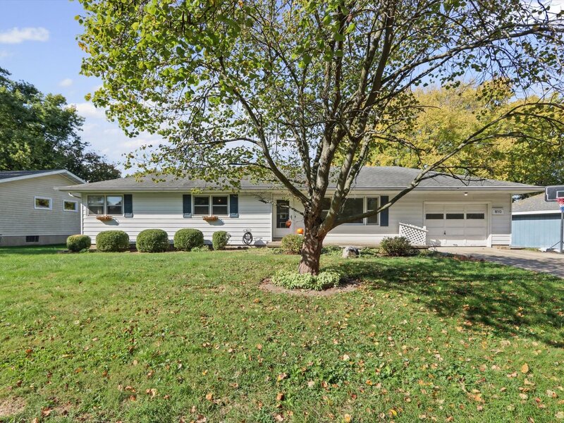 810 Longview Road Monticello IL 61856