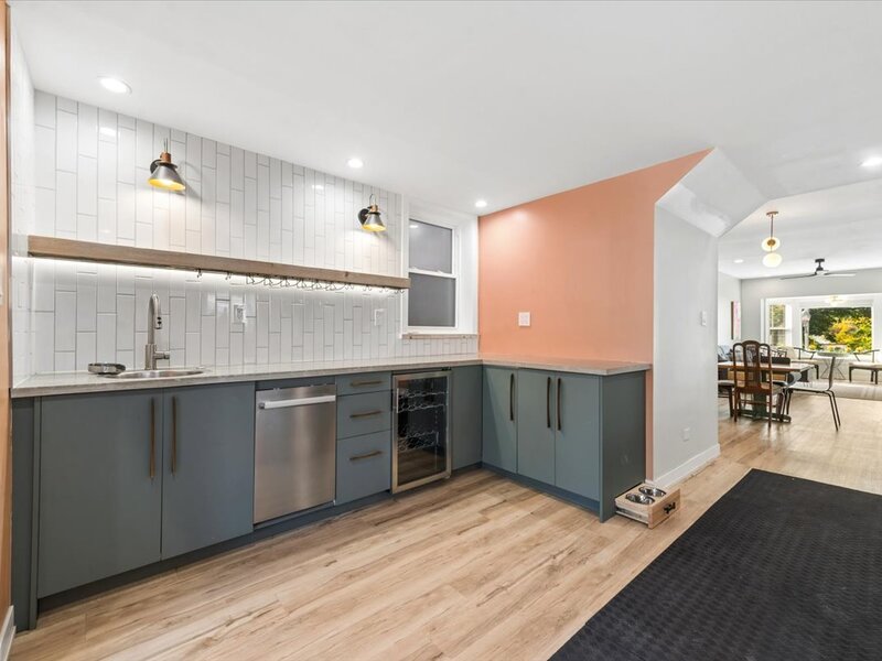 2966 W Nelson Street Chicago IL 60618