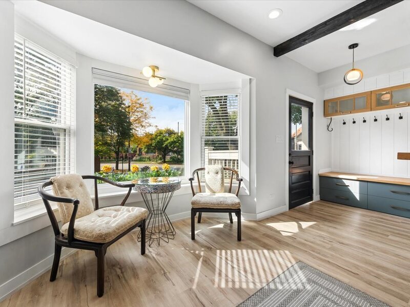 2966 W Nelson Street Chicago IL 60618