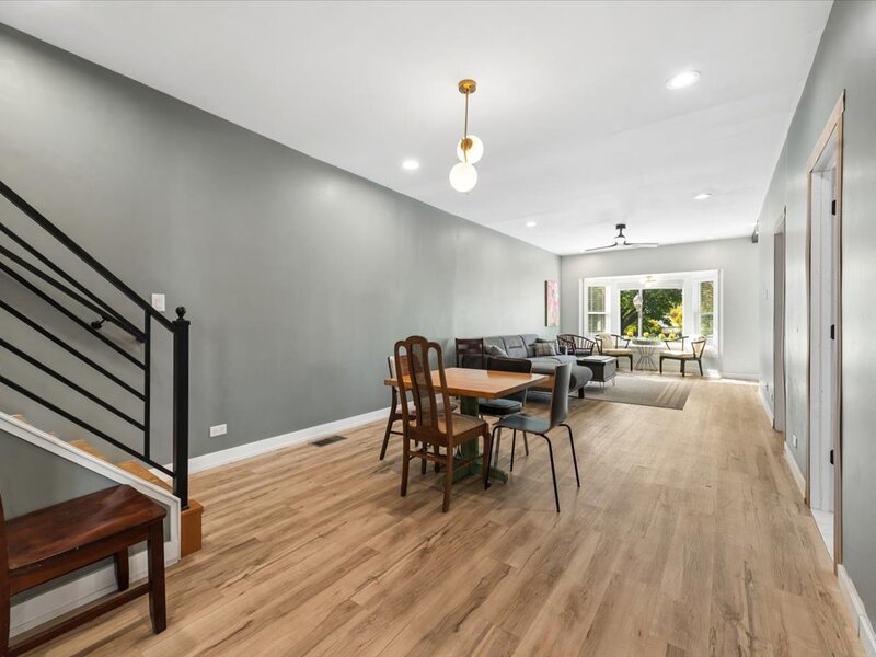 2966 W Nelson Street Chicago IL 60618