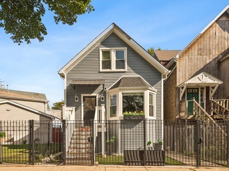 2966 W Nelson Street Chicago IL 60618