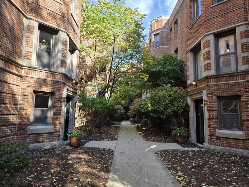 1654 W Farwell Avenue Chicago IL 60626