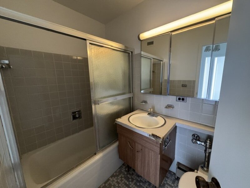 5757 N Sheridan Road Chicago IL 60660