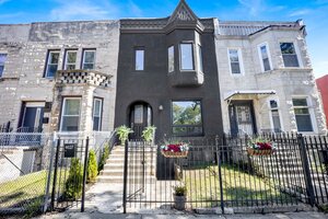 Photo of 4627 S Saint Lawrence Avenue Chicago IL 60653