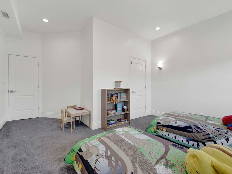4627 S Saint Lawrence Avenue Chicago IL 60653