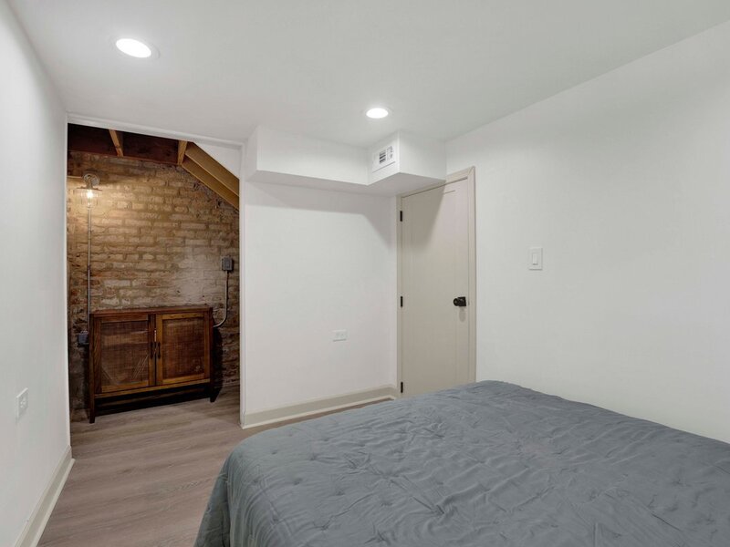 4627 S Saint Lawrence Avenue Chicago IL 60653