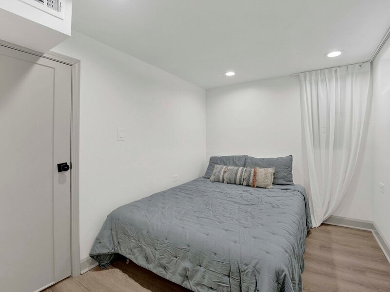 4627 S Saint Lawrence Avenue Chicago IL 60653