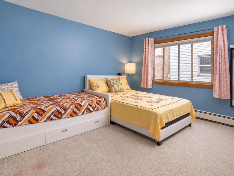 7019 N Ridge Boulevard Chicago IL 60645