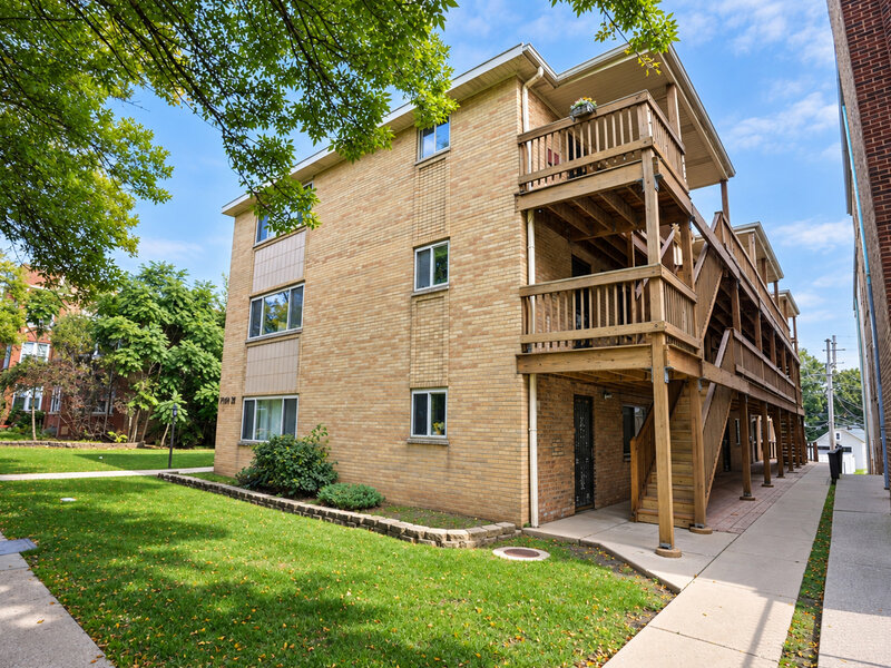 7019 N Ridge Boulevard Chicago IL 60645