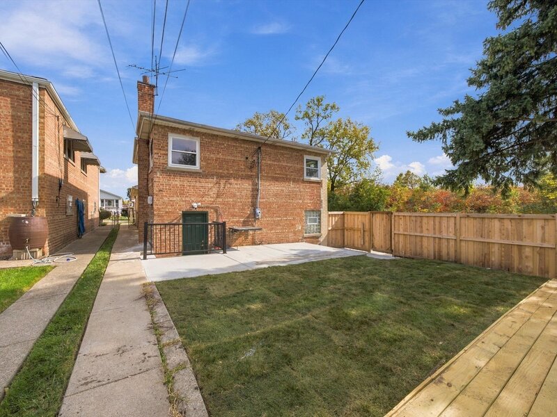 9356 S Oglesby Avenue Chicago IL 60617