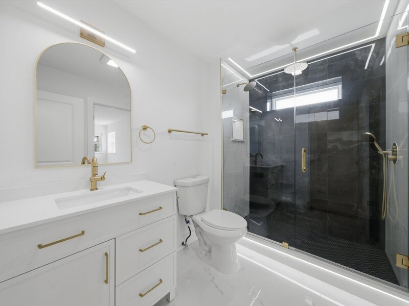 9356 S Oglesby Avenue Chicago IL 60617
