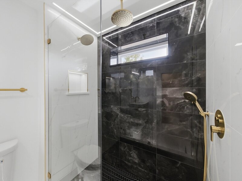 9356 S Oglesby Avenue Chicago IL 60617