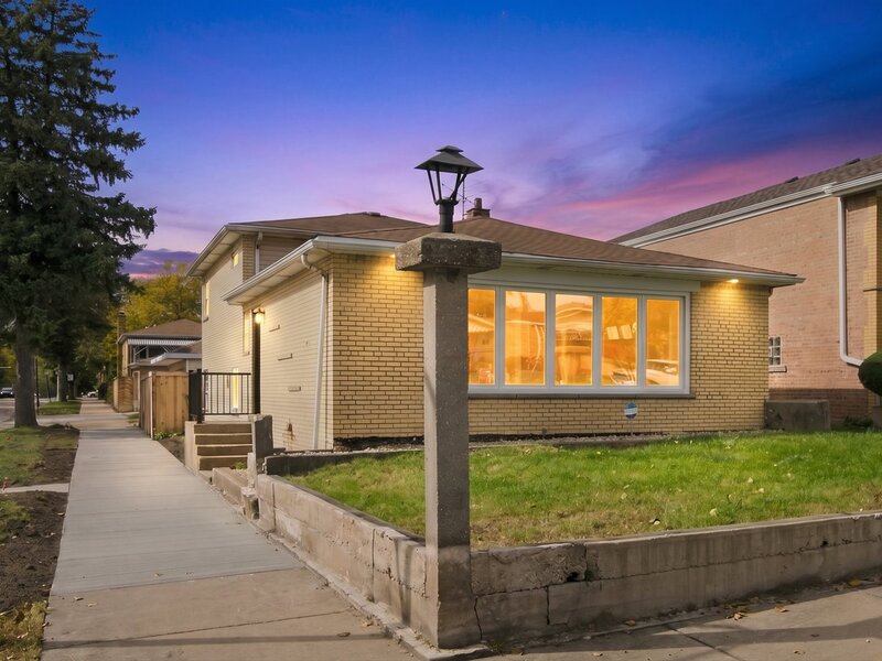 9356 S Oglesby Avenue Chicago IL 60617