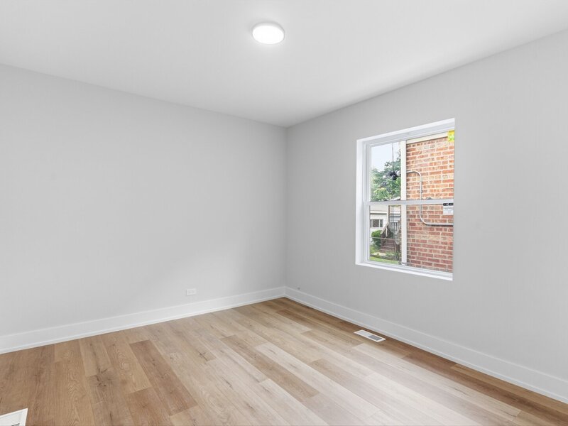 8820 S Ridgeland Avenue Chicago IL 60617