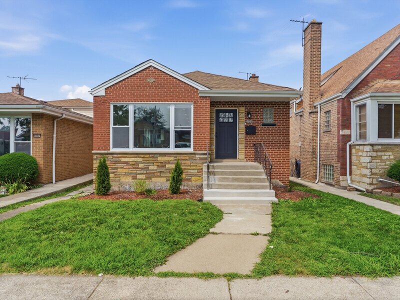8820 S Ridgeland Avenue Chicago IL 60617