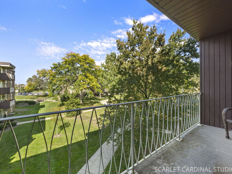 1321 S Finley Road Lombard IL 60148