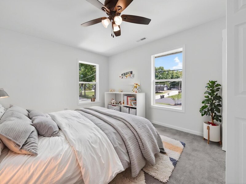 172 E Lakeview Avenue Round Lake Beach IL 60073