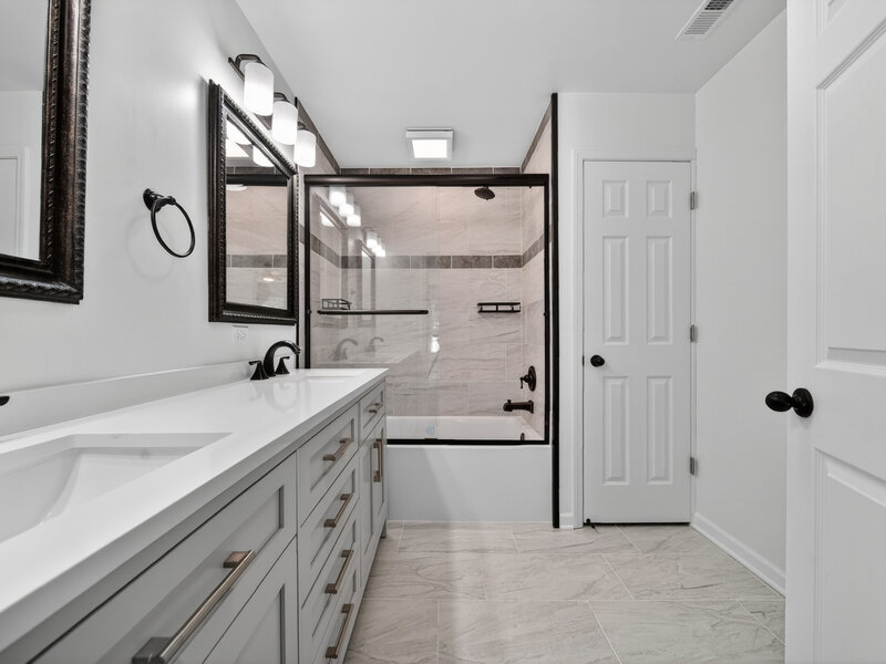 172 E Lakeview Avenue Round Lake Beach IL 60073