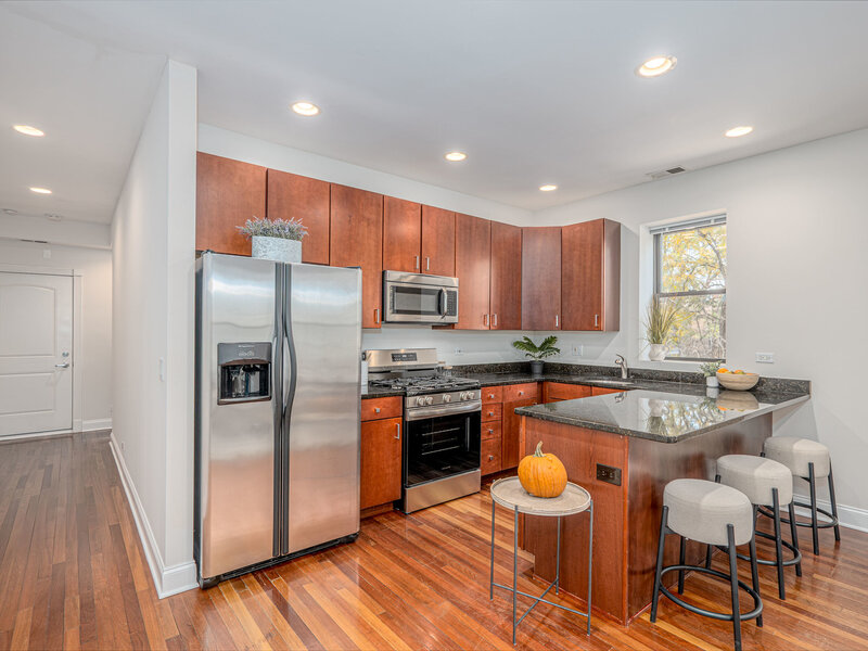 1969 W Cullom Avenue Chicago IL 60613