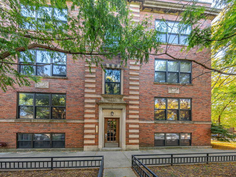 1969 W Cullom Avenue Chicago IL 60613