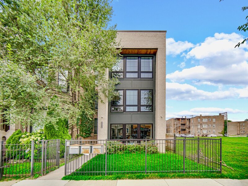 4516 S Indiana Avenue Chicago IL 60653