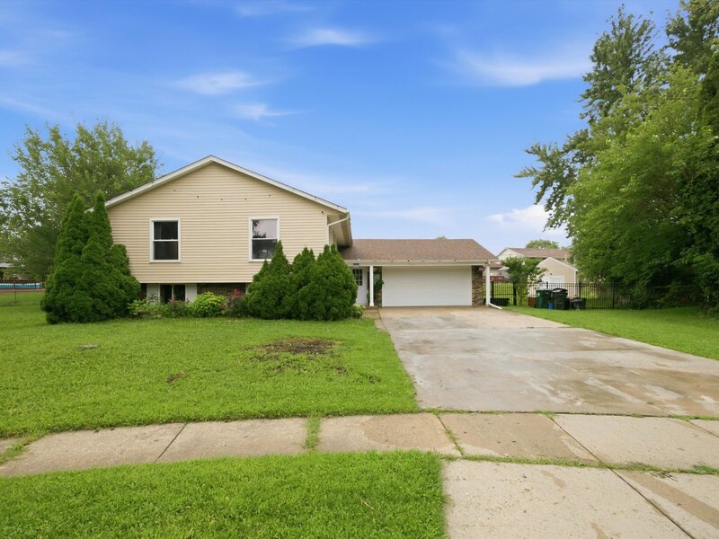 1204 Lincoln Court Streamwood IL 60107