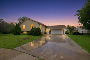 Photo of 1204 Lincoln Court Streamwood IL 60107