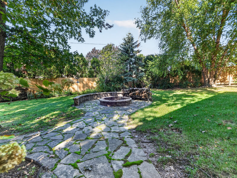 9240 S 83rd Avenue Hickory Hills IL 60457