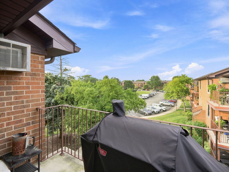 700 N Briar Hill Lane Addison IL 60101