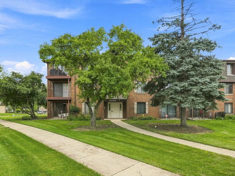700 N Briar Hill Lane Addison IL 60101