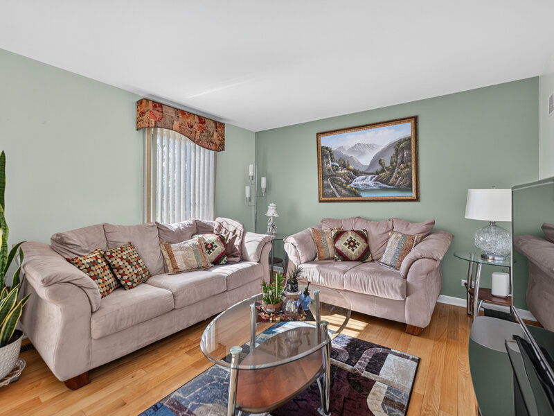 240 Iris Drive Streamwood IL 60107