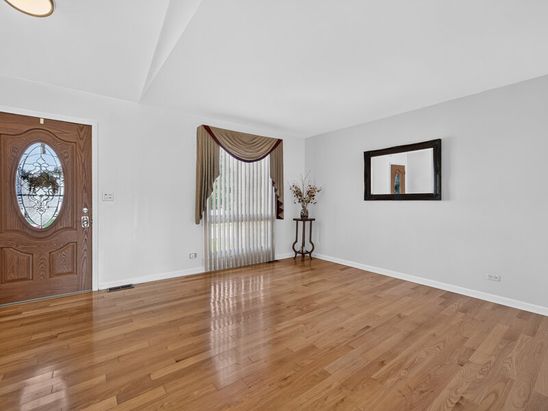 240 Iris Drive Streamwood IL 60107