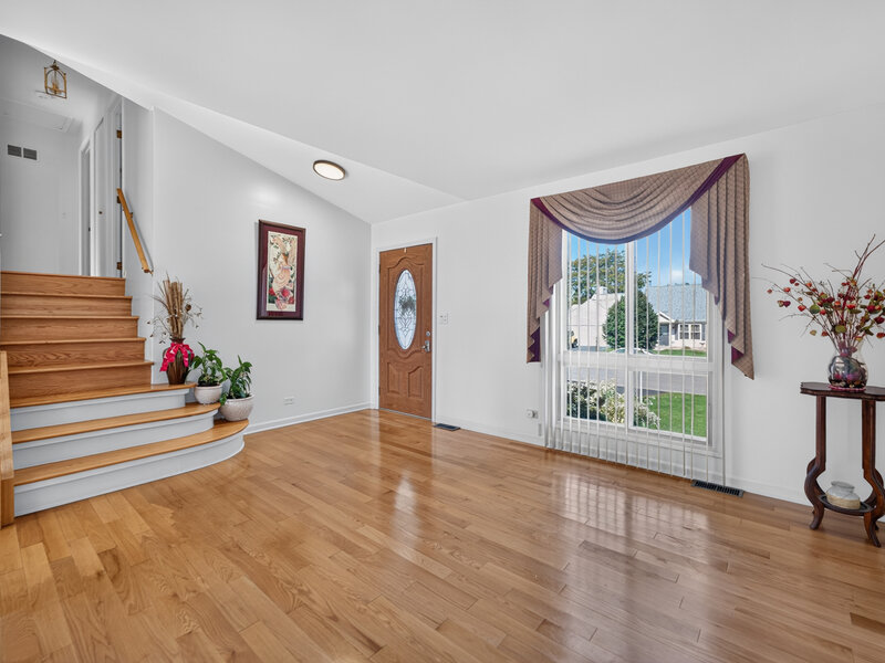 240 Iris Drive Streamwood IL 60107