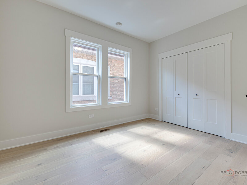 5748 W Eastwood Avenue Chicago IL 60630