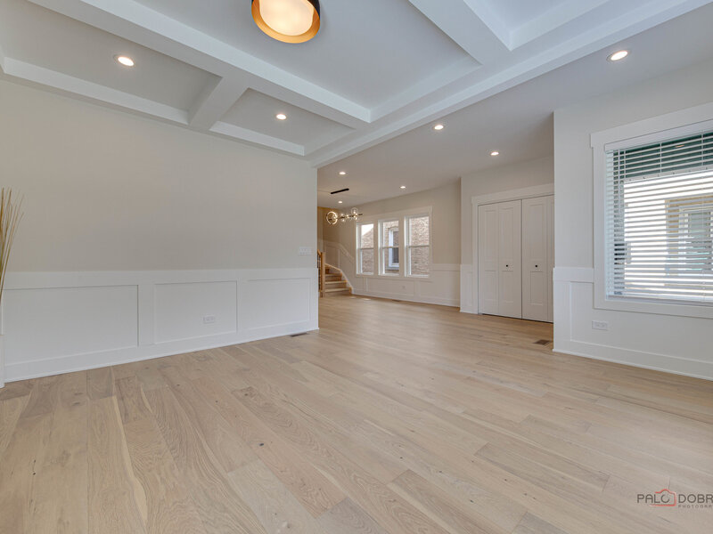 5748 W Eastwood Avenue Chicago IL 60630