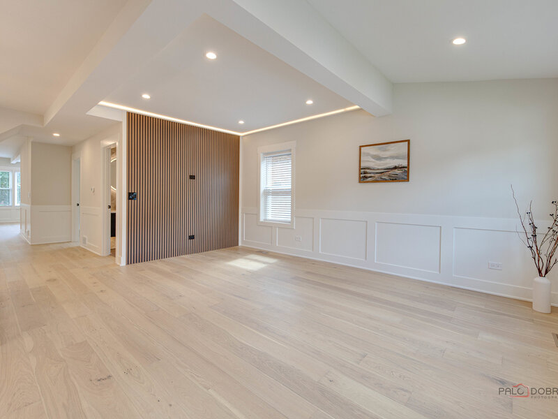 5748 W Eastwood Avenue Chicago IL 60630