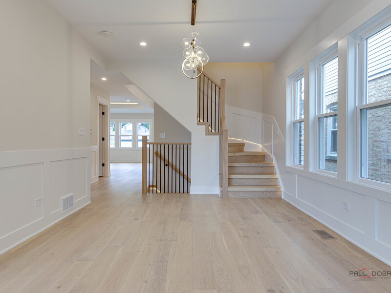 5748 W Eastwood Avenue Chicago IL 60630