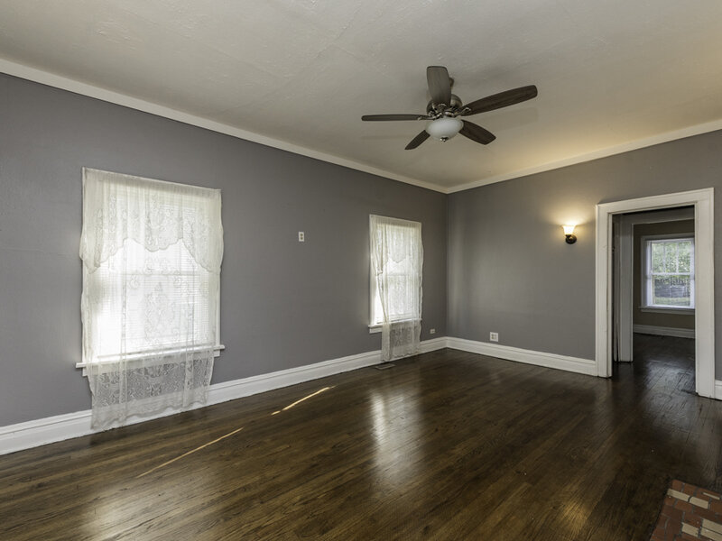 964 N Lewis Avenue Waukegan IL 60085