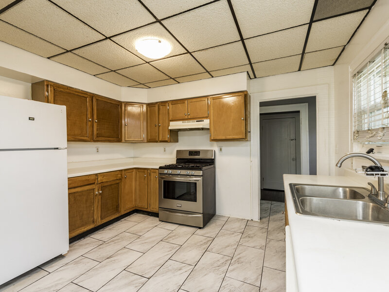 964 N Lewis Avenue Waukegan IL 60085
