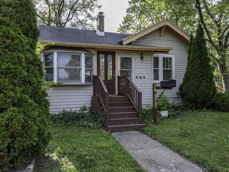 964 N Lewis Avenue Waukegan IL 60085
