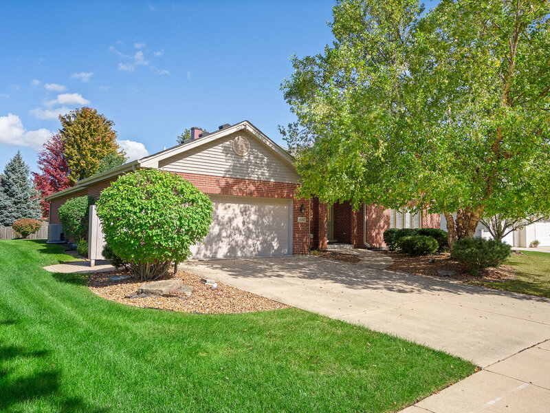 1540 Hillcrest Lane Woodridge IL 60517