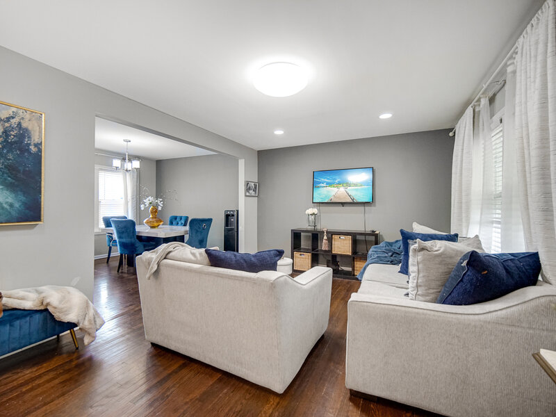 9831 S Prairie Avenue Chicago IL 60628