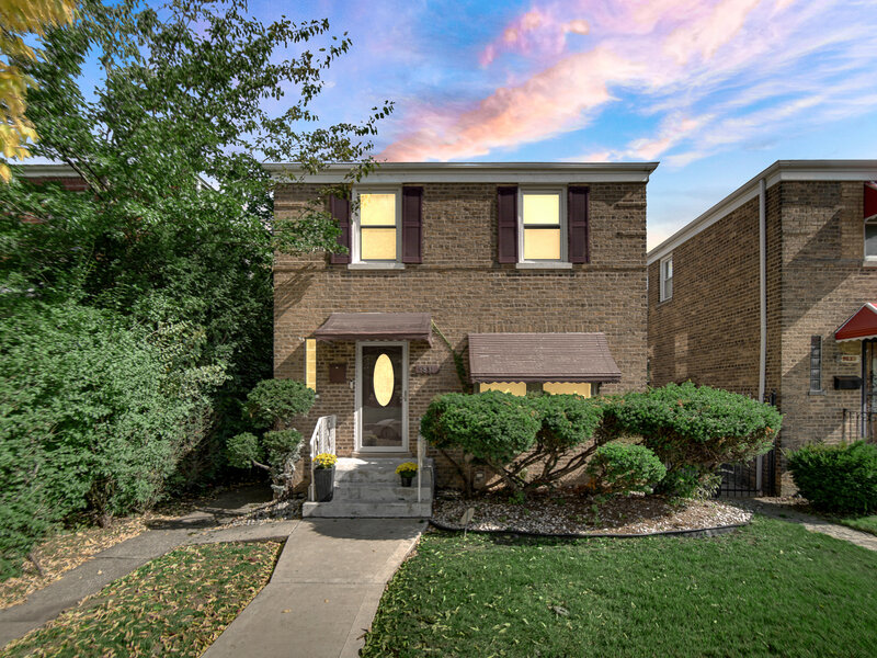 9831 S Prairie Avenue Chicago IL 60628